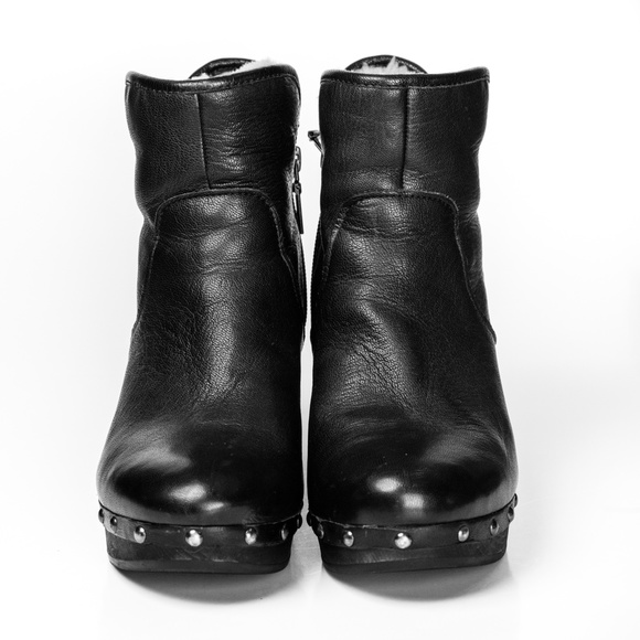 Ugg Black Booties, stacked heel, shearling lined - Picture 8 of 8